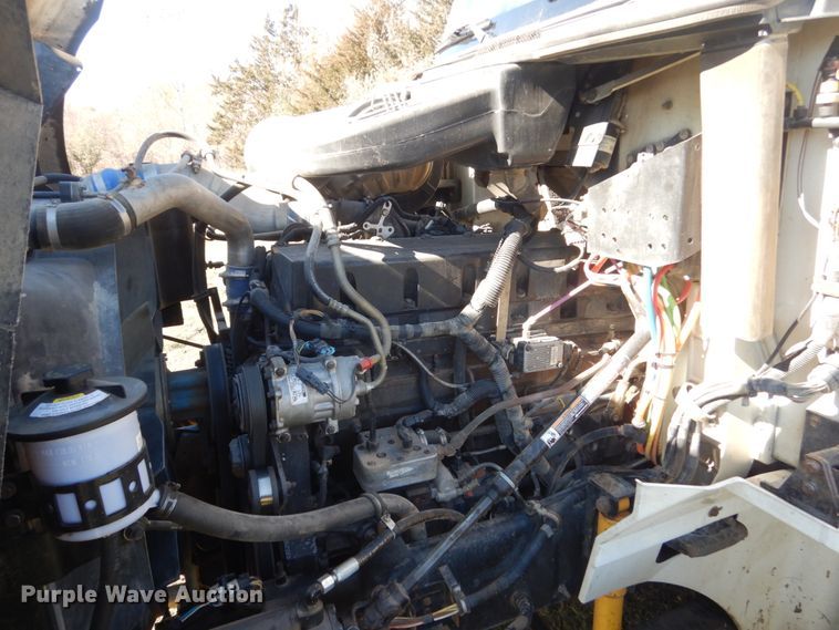 image for item HS9419 2005 International 9200i  semi truck