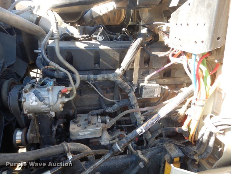 image for item HS9419 2005 International 9200i  semi truck