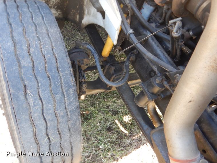 image for item HS9419 2005 International 9200i  semi truck