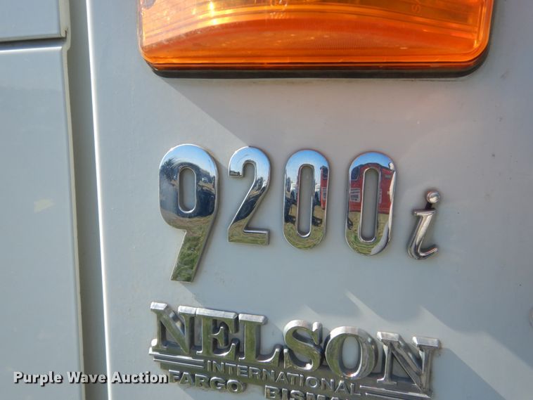 image for item HS9419 2005 International 9200i  semi truck