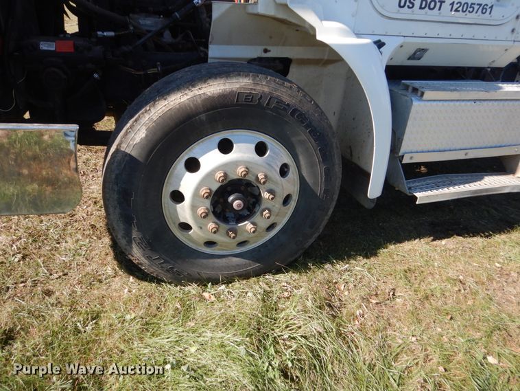 image for item HS9419 2005 International 9200i  semi truck