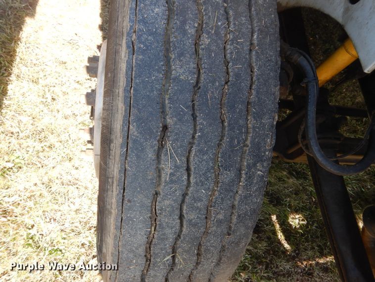 image for item HS9419 2005 International 9200i  semi truck