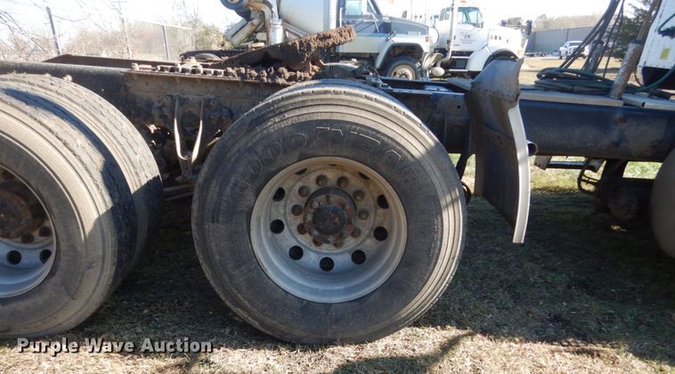 image for item HS9419 2005 International 9200i  semi truck