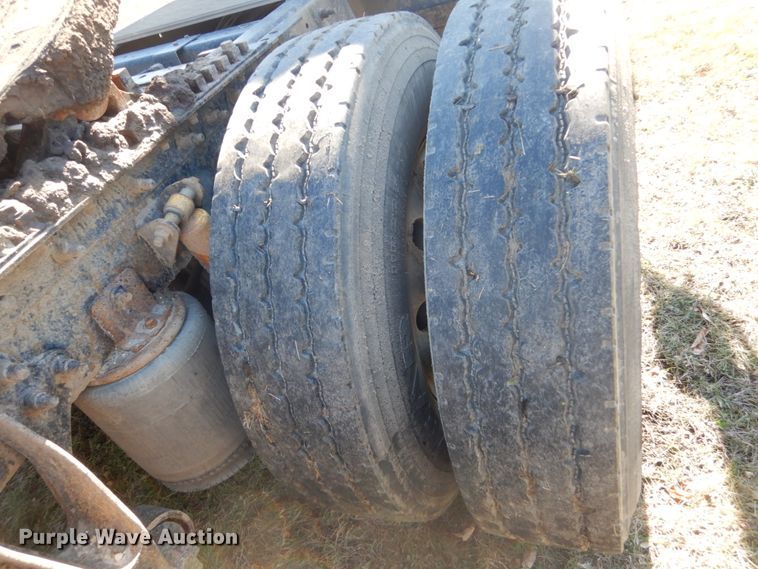 image for item HS9419 2005 International 9200i  semi truck