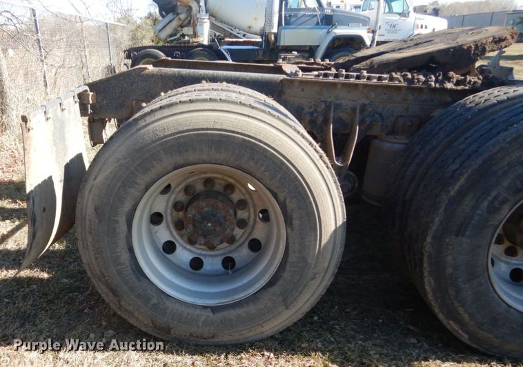 image for item HS9419 2005 International 9200i  semi truck