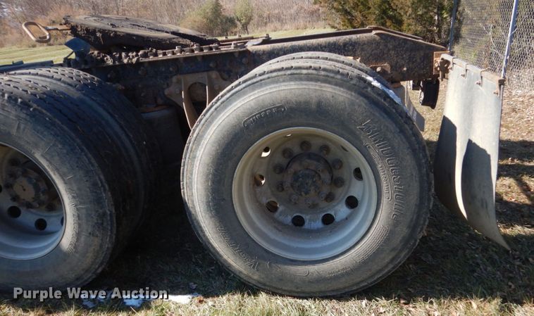 image for item HS9419 2005 International 9200i  semi truck