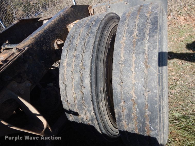 image for item HS9419 2005 International 9200i  semi truck