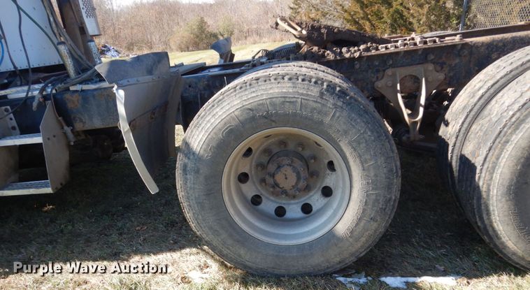 image for item HS9419 2005 International 9200i  semi truck