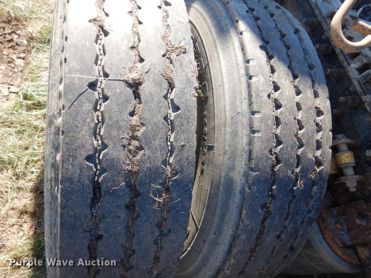 image for item HS9419 2005 International 9200i  semi truck