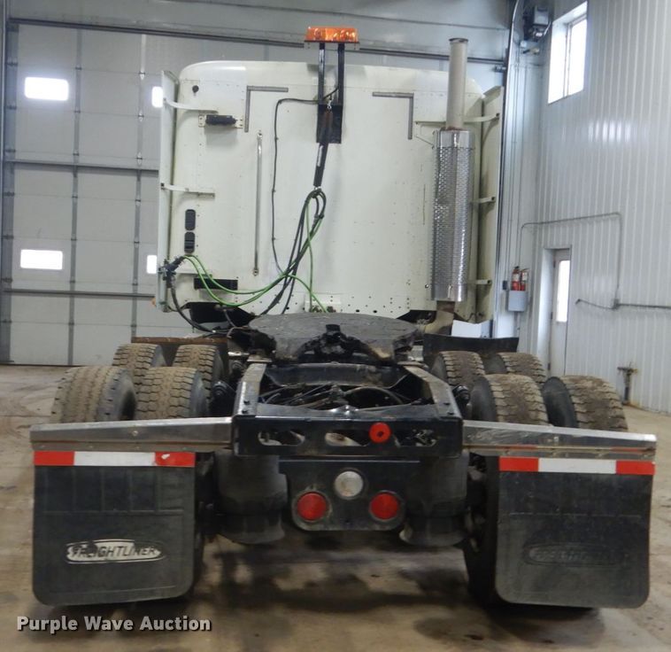 image for item HS9430 2004 Freightliner Columbia  semi truck