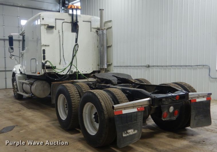 image for item HS9430 2004 Freightliner Columbia  semi truck