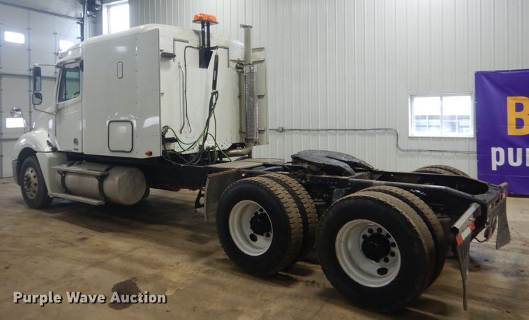 image for item HS9430 2004 Freightliner Columbia  semi truck