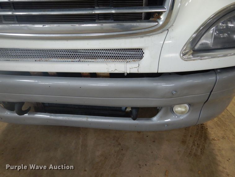 image for item HS9430 2004 Freightliner Columbia  semi truck