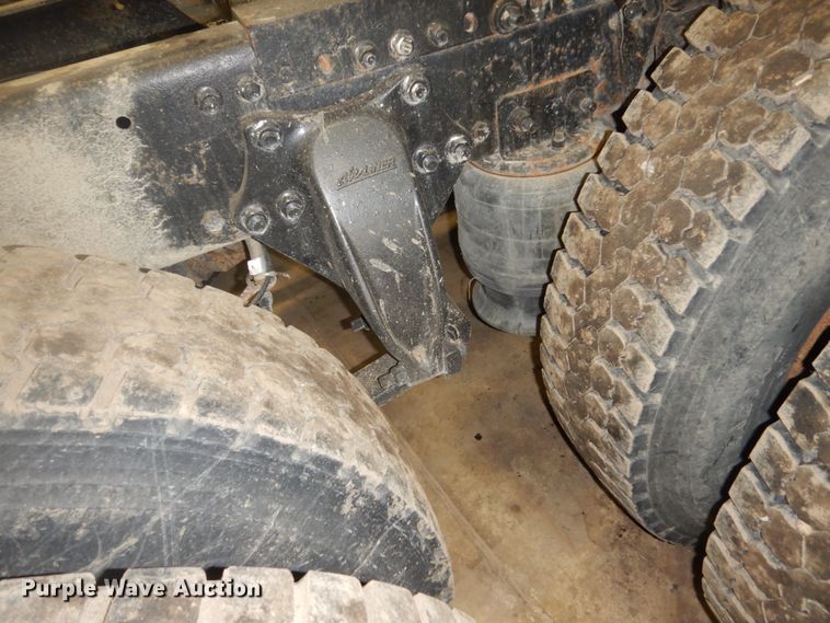 image for item HS9430 2004 Freightliner Columbia  semi truck