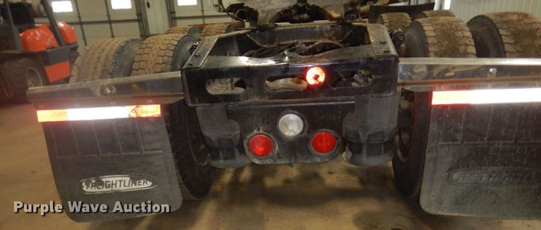 image for item HS9430 2004 Freightliner Columbia  semi truck