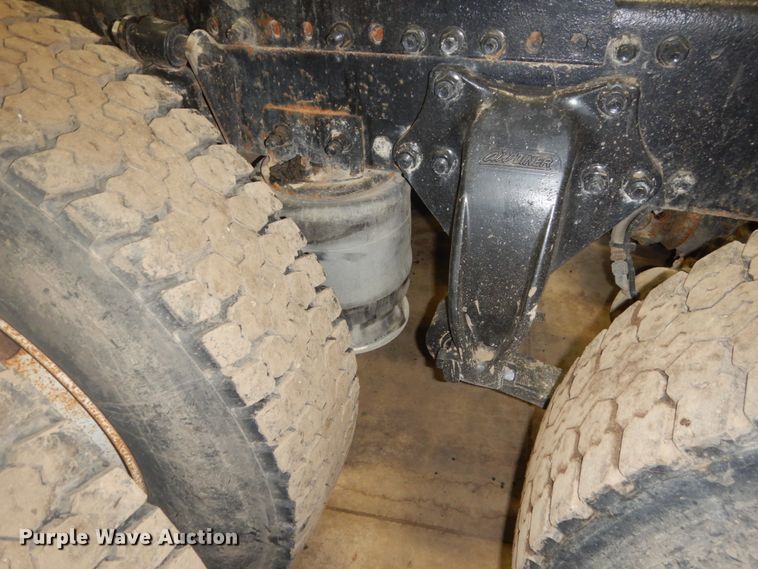 image for item HS9430 2004 Freightliner Columbia  semi truck