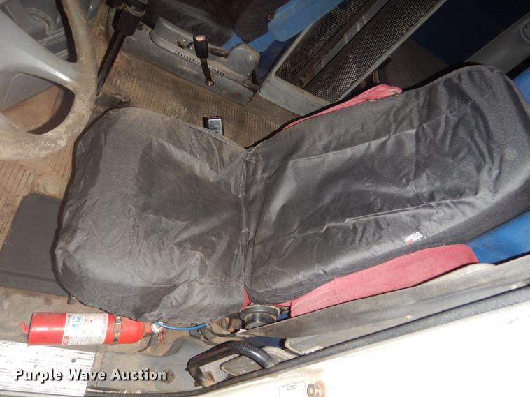 image for item HS9430 2004 Freightliner Columbia  semi truck