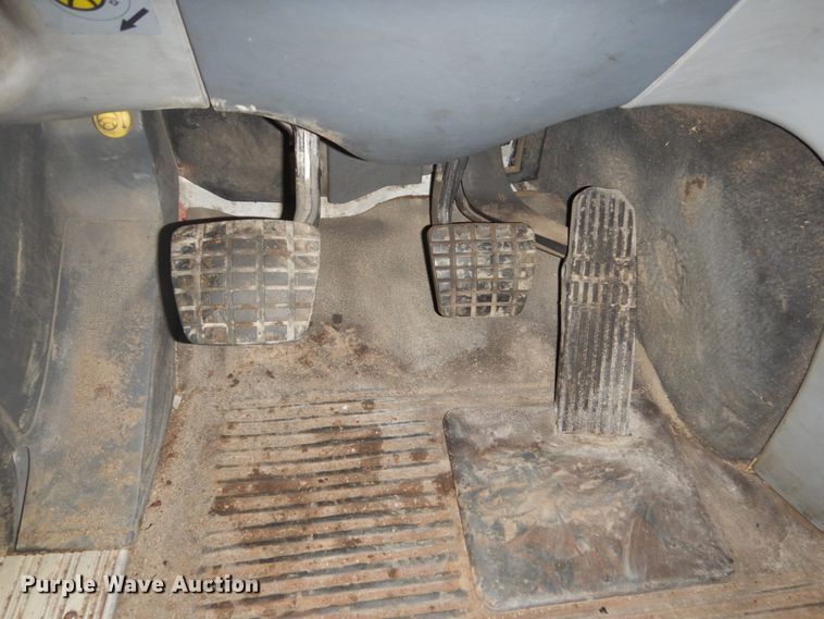 image for item HS9430 2004 Freightliner Columbia  semi truck