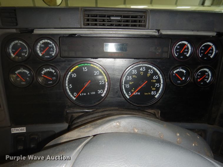 image for item HS9430 2004 Freightliner Columbia  semi truck