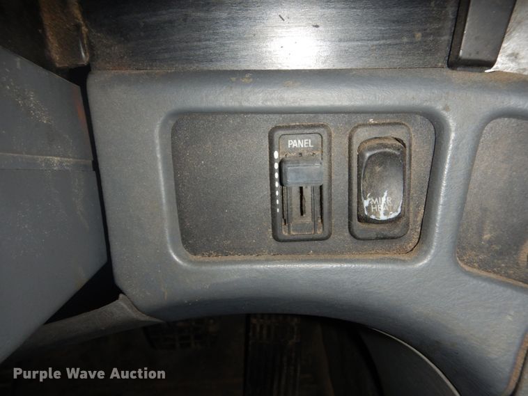 image for item HS9430 2004 Freightliner Columbia  semi truck