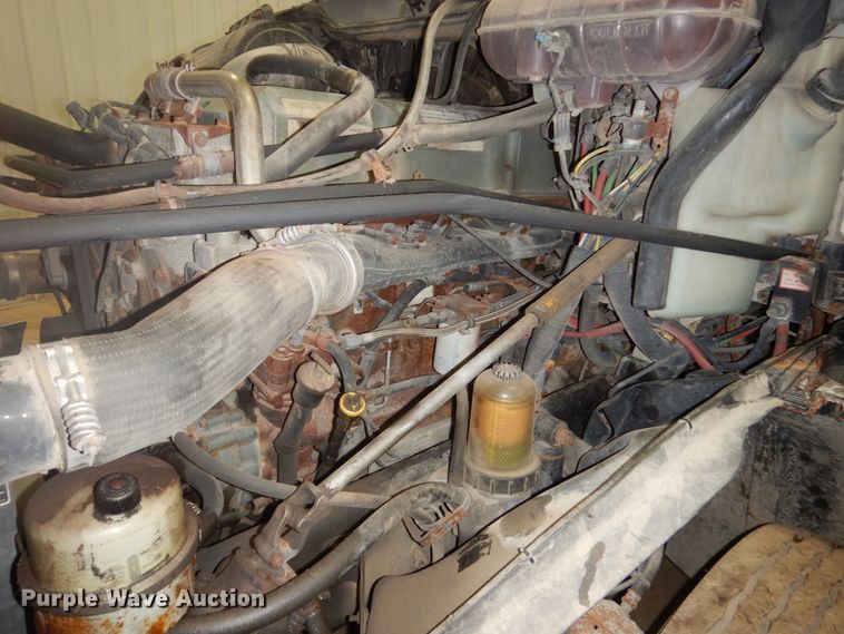 image for item HS9430 2004 Freightliner Columbia  semi truck