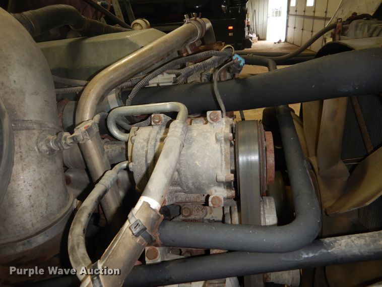 image for item HS9430 2004 Freightliner Columbia  semi truck