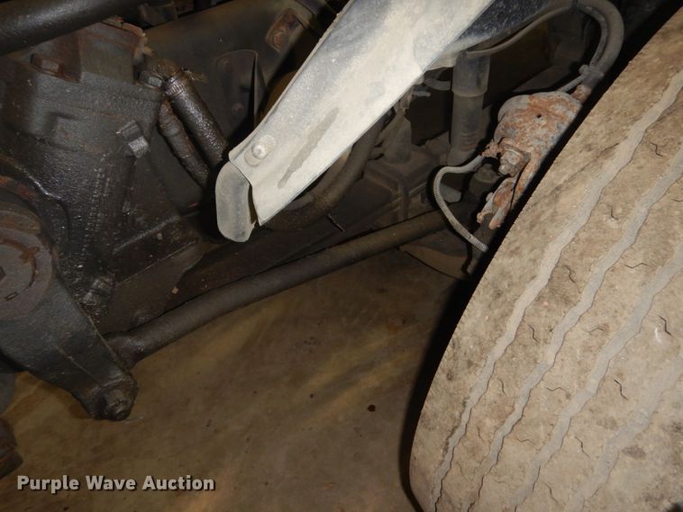 image for item HS9430 2004 Freightliner Columbia  semi truck