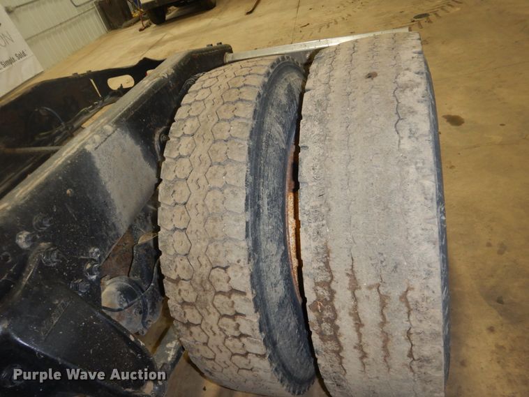 image for item HS9430 2004 Freightliner Columbia  semi truck