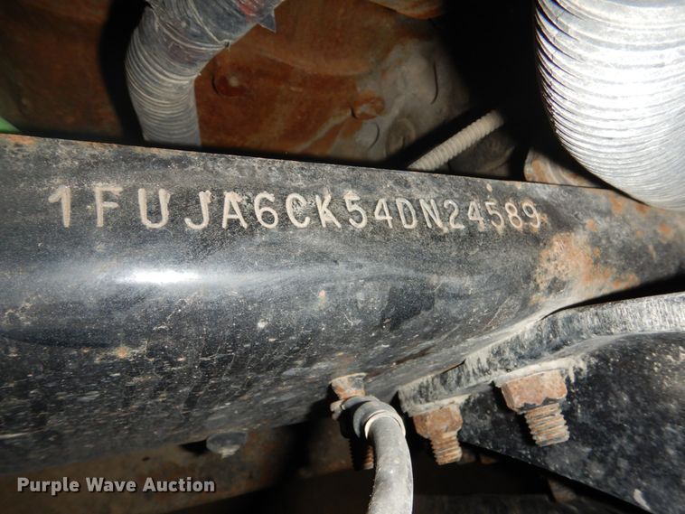 image for item HS9430 2004 Freightliner Columbia  semi truck