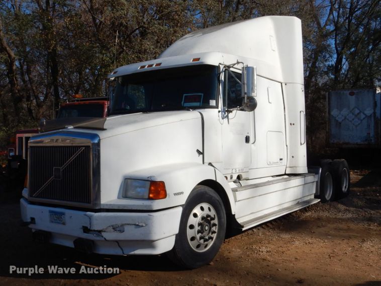 image for item HS9435 1996 Volvo WIA  semi truck