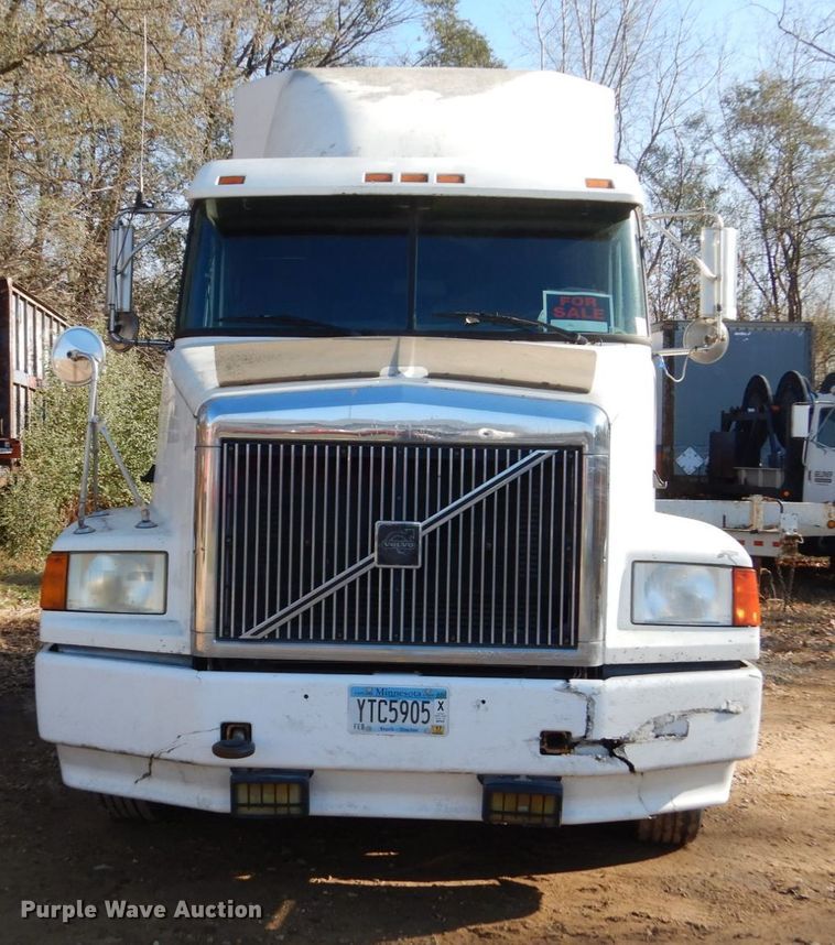 image for item HS9435 1996 Volvo WIA  semi truck