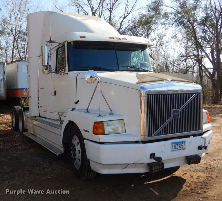 image for item HS9435 1996 Volvo WIA  semi truck