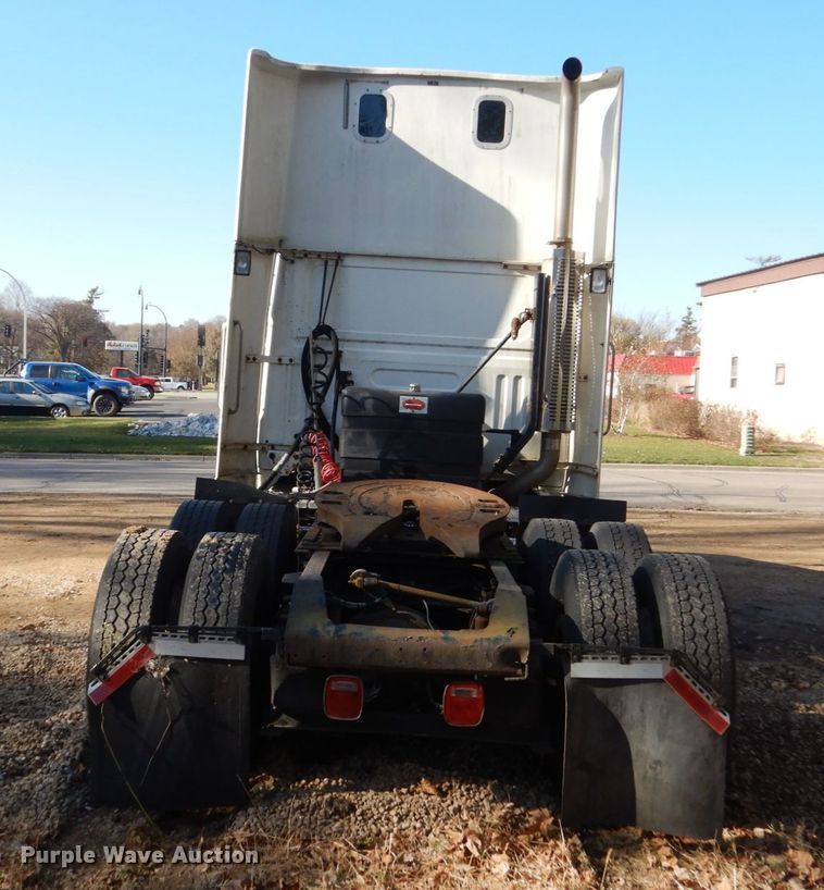 image for item HS9435 1996 Volvo WIA  semi truck