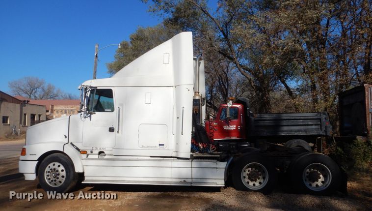 image for item HS9435 1996 Volvo WIA  semi truck