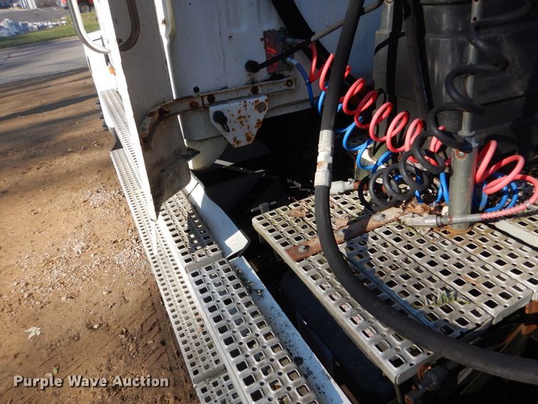 image for item HS9435 1996 Volvo WIA  semi truck