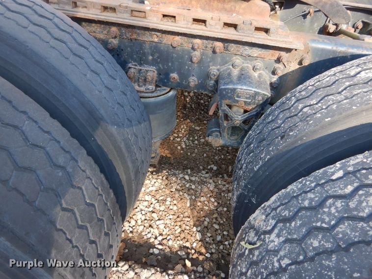 image for item HS9435 1996 Volvo WIA  semi truck