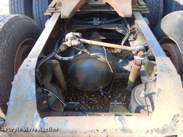 image for item HS9435 1996 Volvo WIA  semi truck