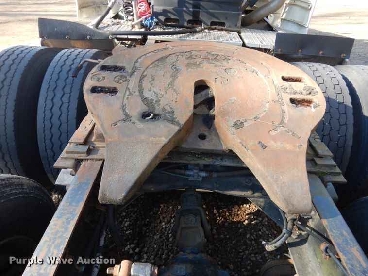 image for item HS9435 1996 Volvo WIA  semi truck