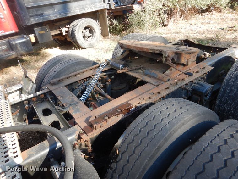 image for item HS9435 1996 Volvo WIA  semi truck