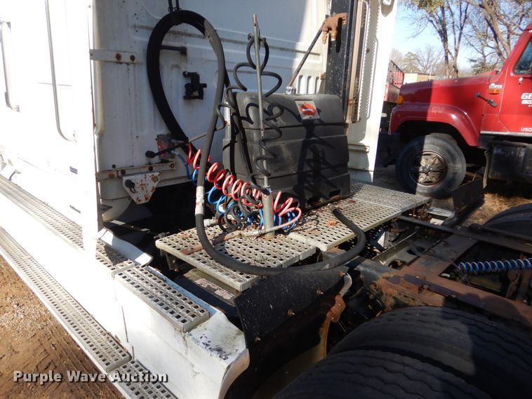 image for item HS9435 1996 Volvo WIA  semi truck