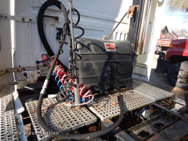 image for item HS9435 1996 Volvo WIA  semi truck