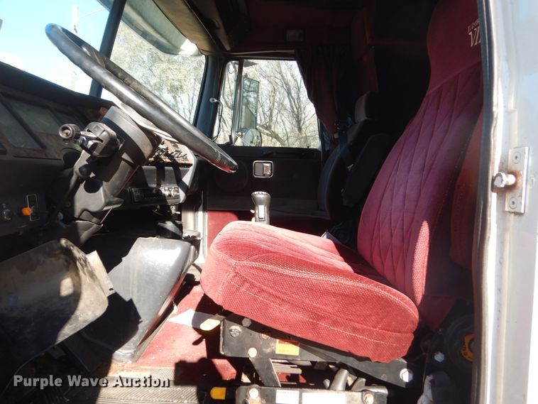 image for item HS9435 1996 Volvo WIA  semi truck