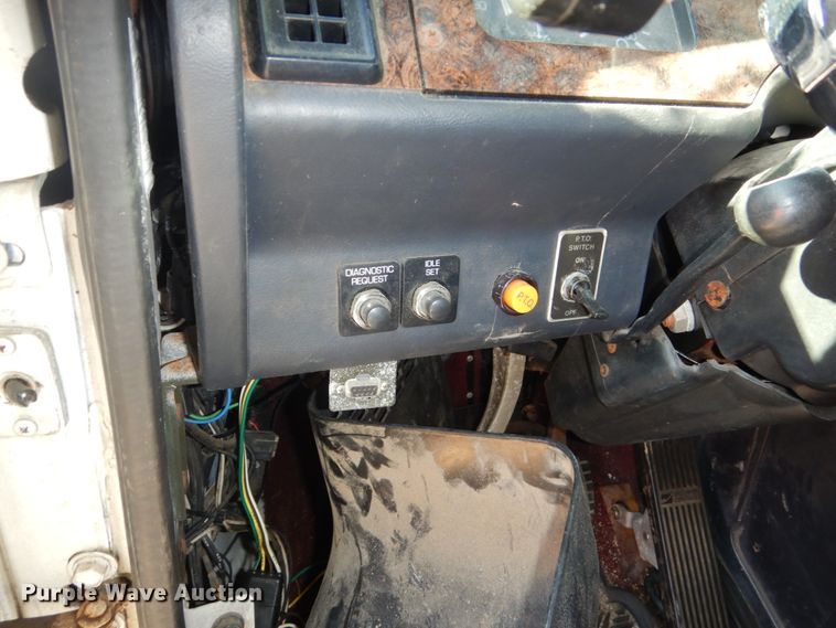 image for item HS9435 1996 Volvo WIA  semi truck