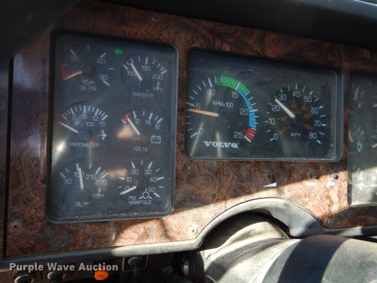 image for item HS9435 1996 Volvo WIA  semi truck