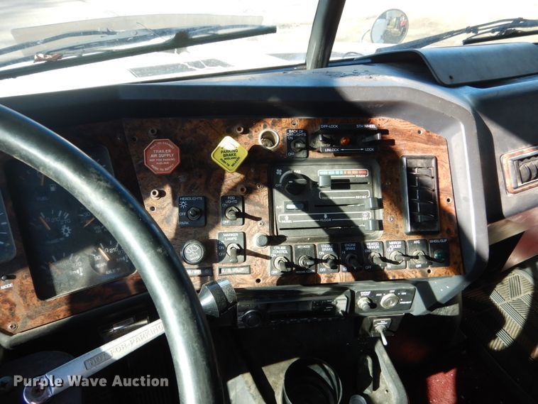 image for item HS9435 1996 Volvo WIA  semi truck