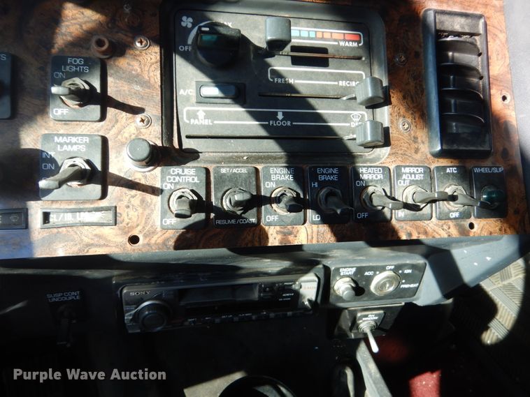 image for item HS9435 1996 Volvo WIA  semi truck