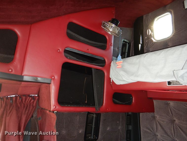 image for item HS9435 1996 Volvo WIA  semi truck