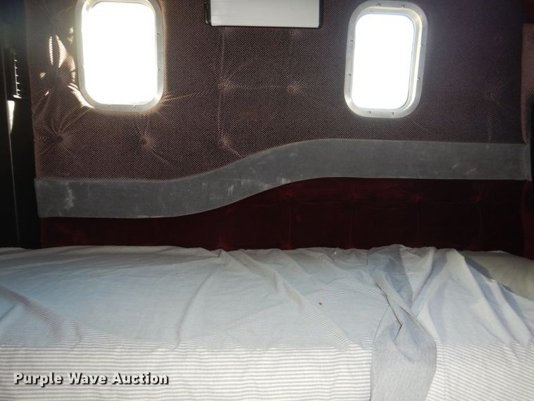 image for item HS9435 1996 Volvo WIA  semi truck