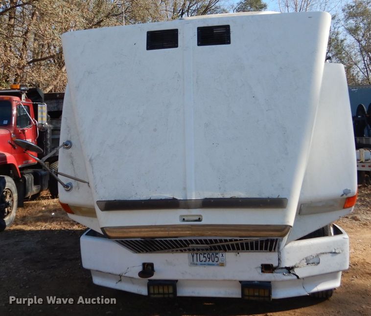 image for item HS9435 1996 Volvo WIA  semi truck