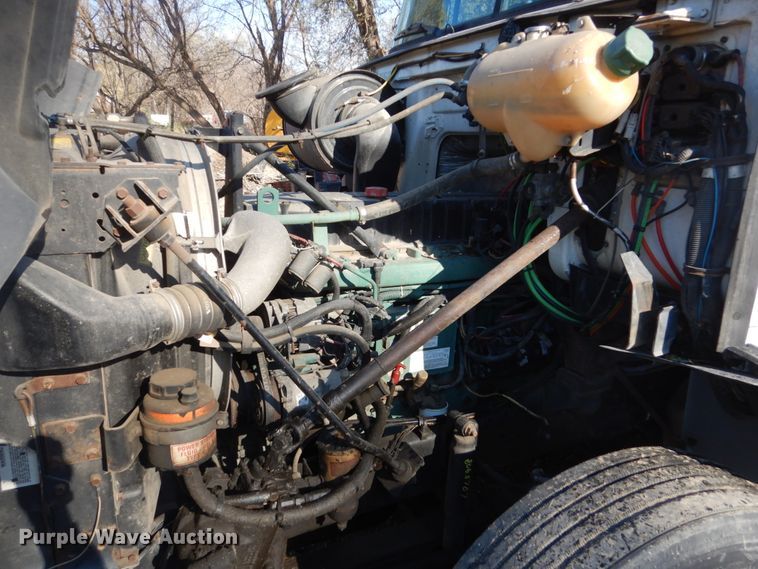 image for item HS9435 1996 Volvo WIA  semi truck